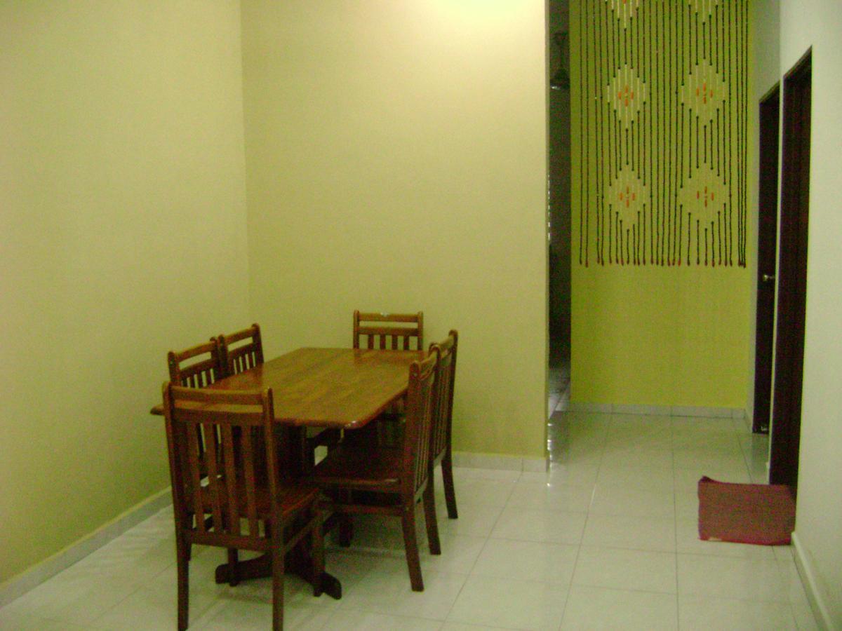 Homestay Amsyarah Сери Искандар Екстериор снимка