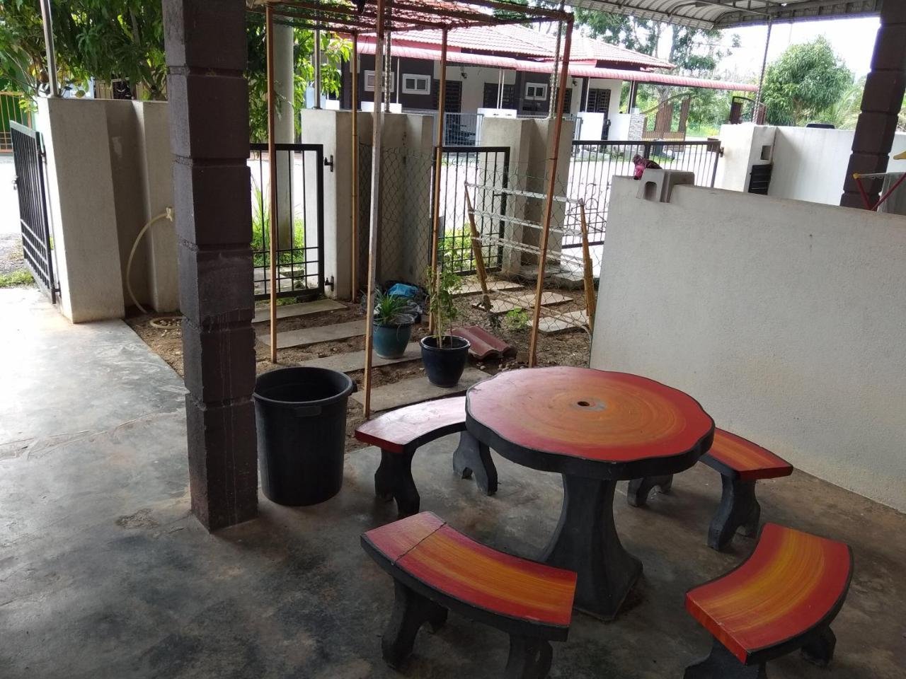 Homestay Amsyarah Сери Искандар Екстериор снимка