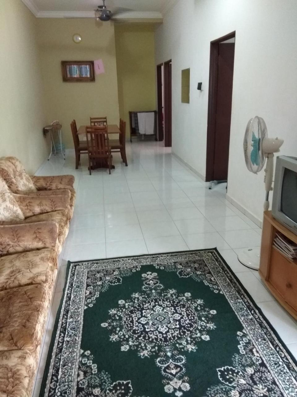 Homestay Amsyarah Сери Искандар Екстериор снимка